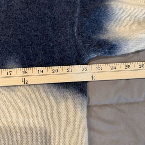 C By Bloomingdale's Dip Dyed Brushed Cashmere Sweater Blue White Black Medium - Picture 6 of 9